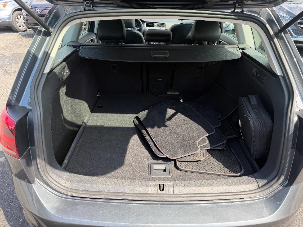 Used 2016 Volkswagen Golf Limited Edition FWD image 33