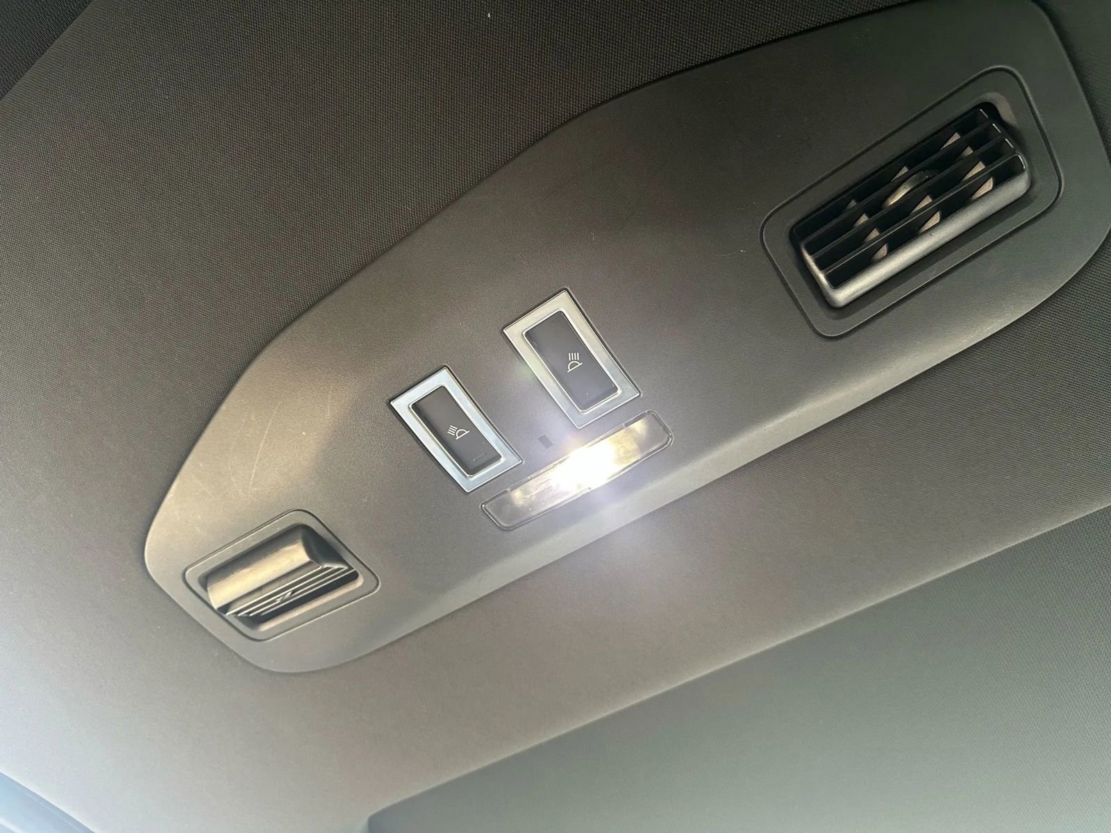 Used 2018 Land Rover Discovery HSE image 45