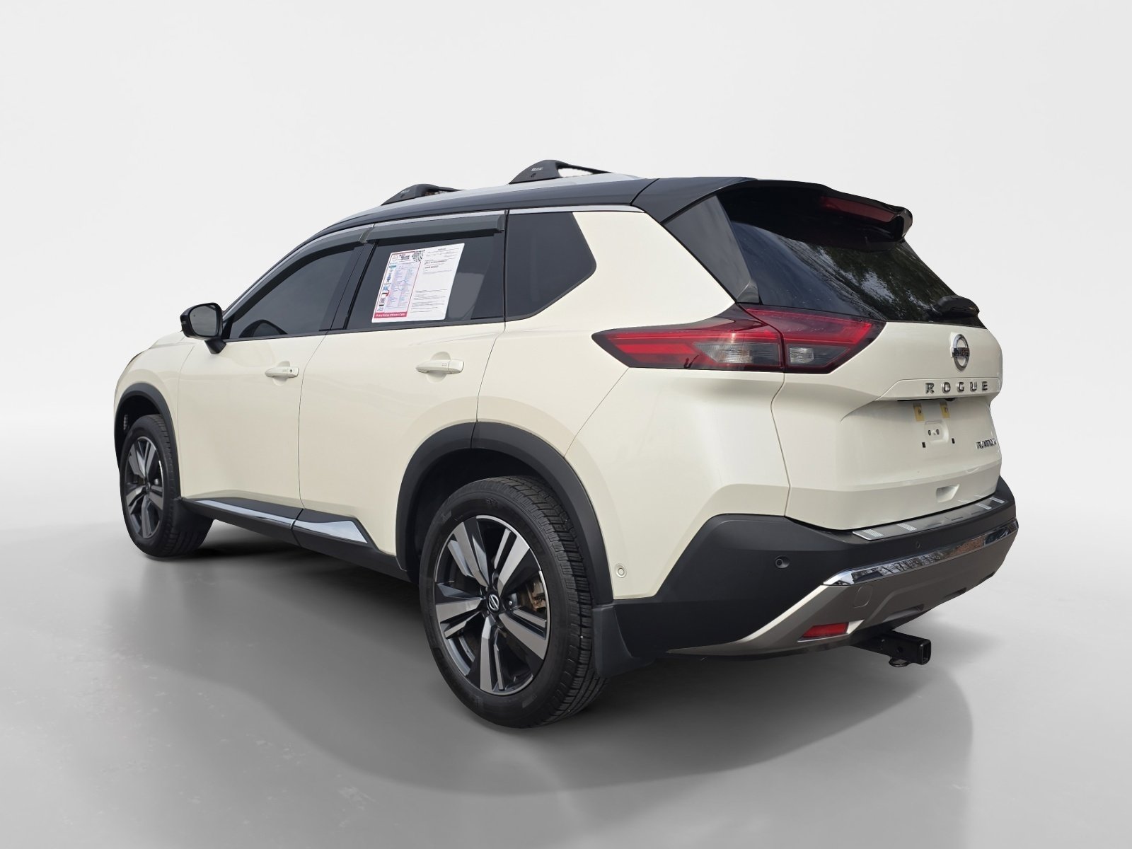 Used 2021 Nissan Rogue Platinum image 3