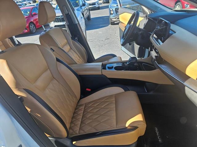 Used 2023 Nissan Rogue Platinum w/ Platinum Premium Package image 16