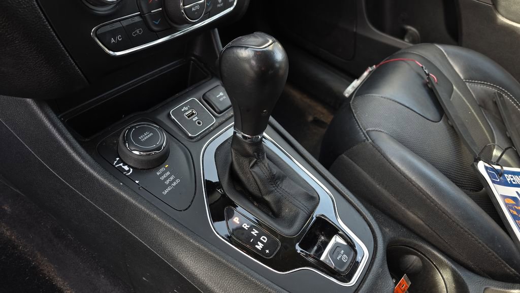 Used 2022 Jeep Cherokee Limited image 34