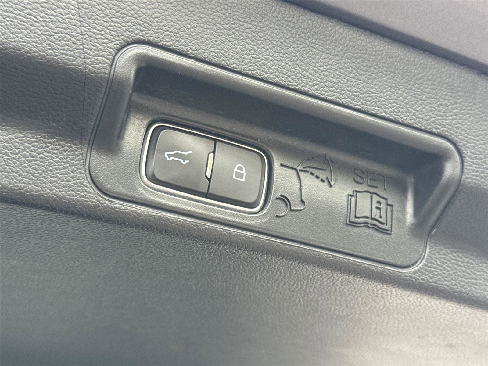 Certified 2021 Ford Explorer Limited w/ Hybrid Equipment Group 310A image 15