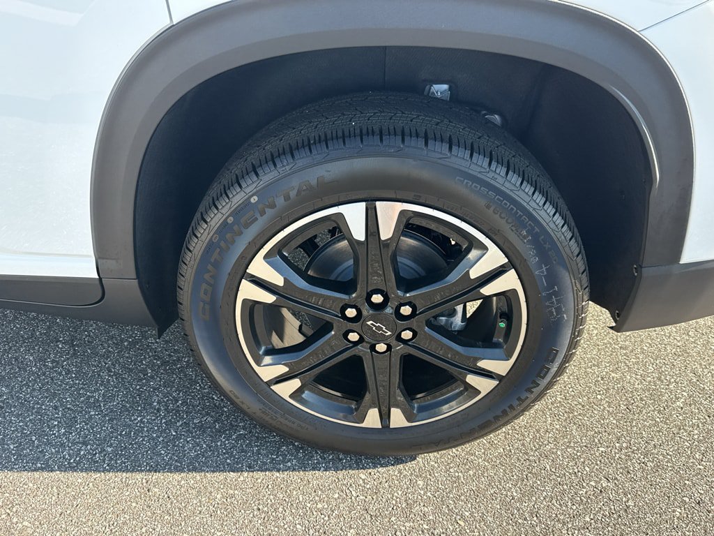 New 2027 Chevrolet Traverse LT w/ Sun and Wheel Package FWD image 20