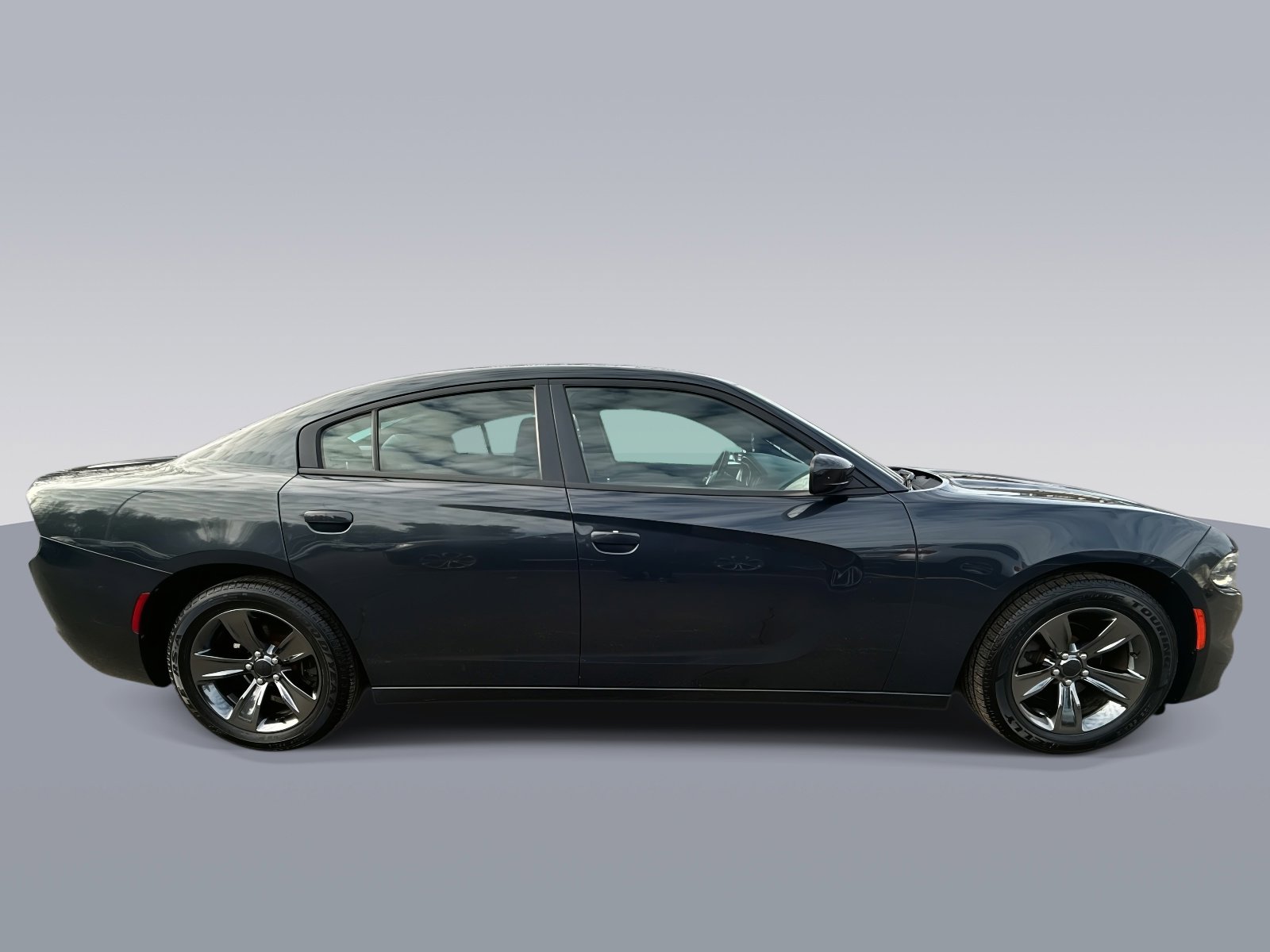 Used 2016 Dodge Charger SXT image 2