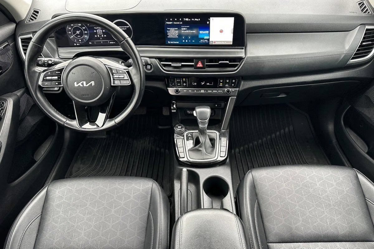 Used 2024 Kia Seltos EX FWD image 14