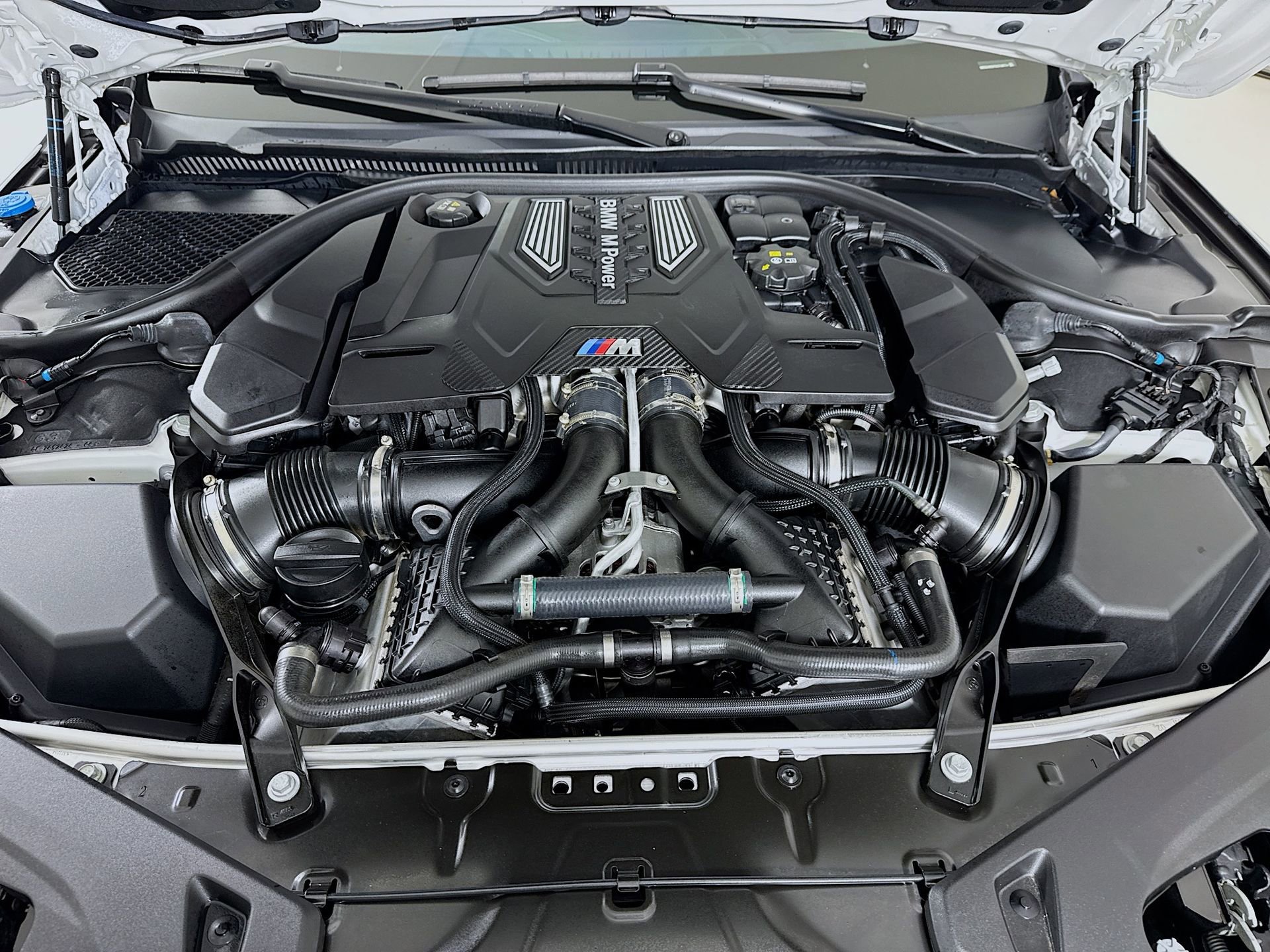 Used 2025 BMW M8 Competition AWD/4WD image 32