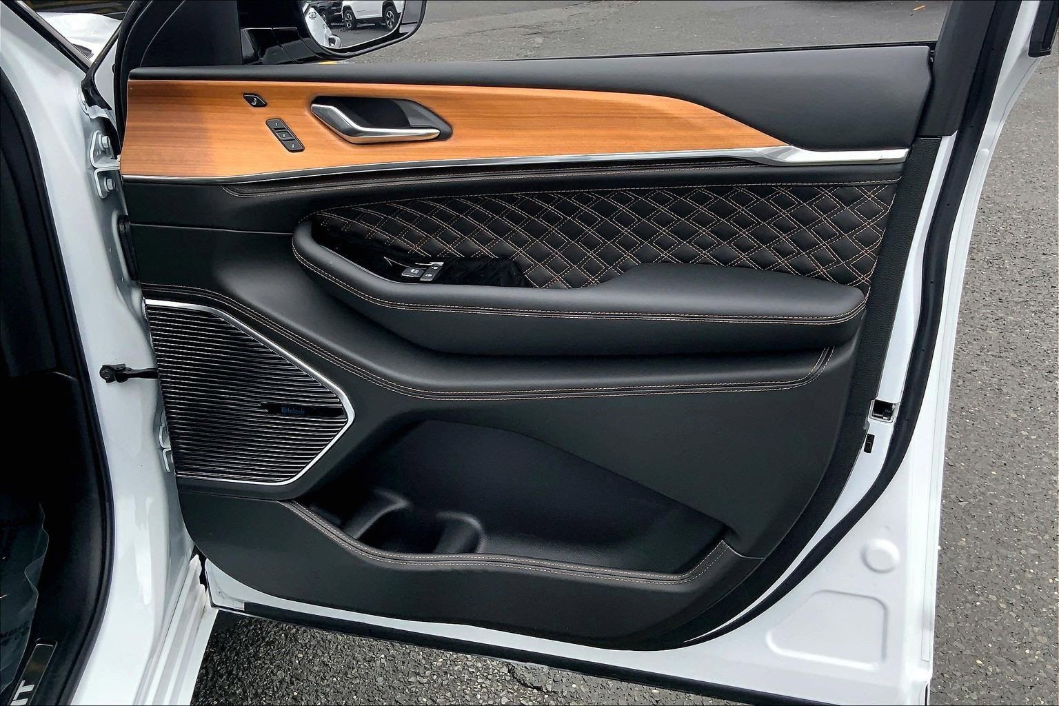 Certified 2025 Jeep Grand Cherokee L Summit image 22