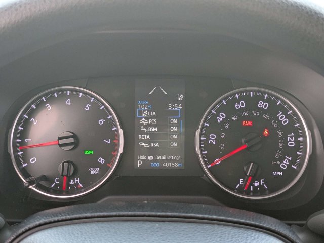 Used 2021 Toyota RAV4 XLE w/ Convenience Package FWD image 31