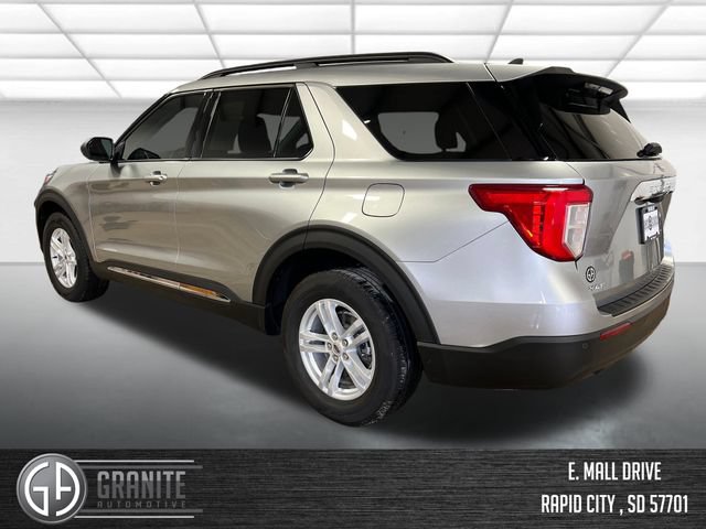 Used 2024 Ford Explorer XLT AWD/4WD image 3