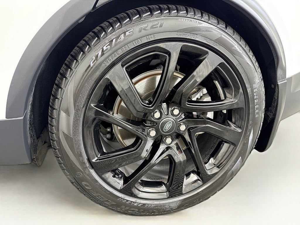 Certified 2025 Land Rover Discovery S image 30