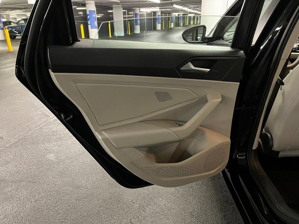 Used 2021 Volkswagen Jetta SE w/ SE Cold Weather Package image 18