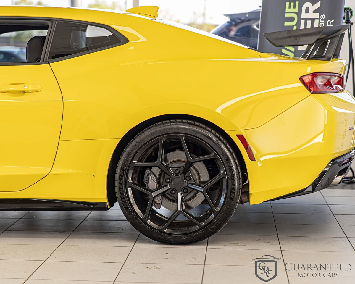 Used 2018 Chevrolet Camaro SS RWD image 8