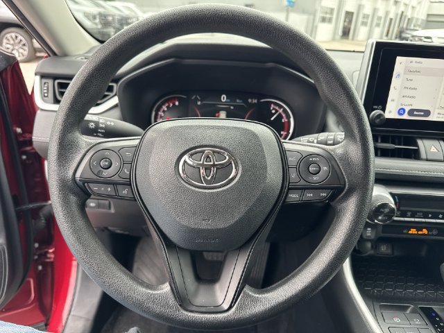 Used 2025 Toyota RAV4 XLE AWD/4WD image 11