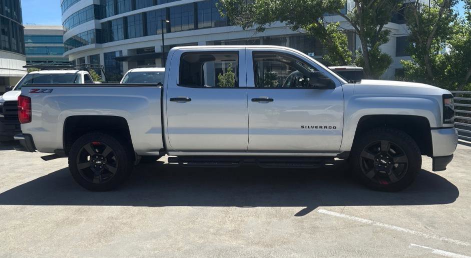 Used 2018 Chevrolet Silverado 1500 LTZ Z71 w/ Redline Edition AWD/4WD image 4