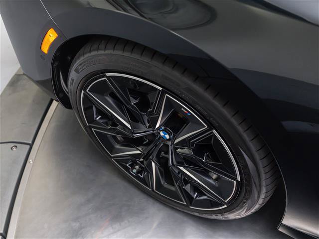 Used 2026 BMW i7 eDrive50 w/ M Sport Package RWD image 13