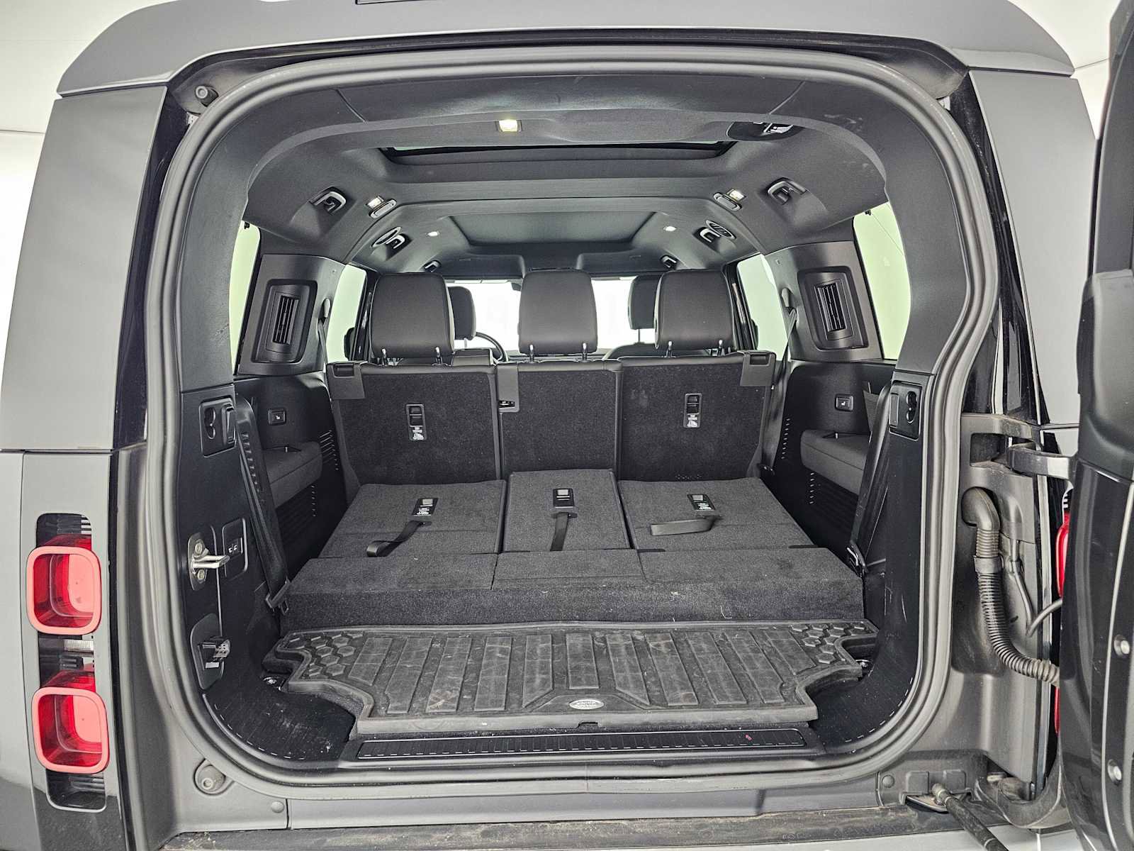 Used 2023 Land Rover Defender 130 S image 16