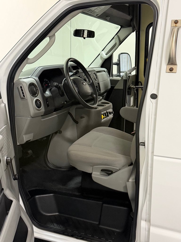 Used 2013 Ford E-350 and Econoline 350 Extended Super Duty RWD image 8