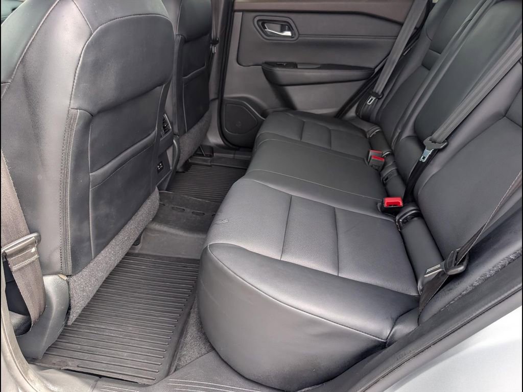 Used 2022 Nissan Rogue SV w/ SV Premium Package FWD image 13