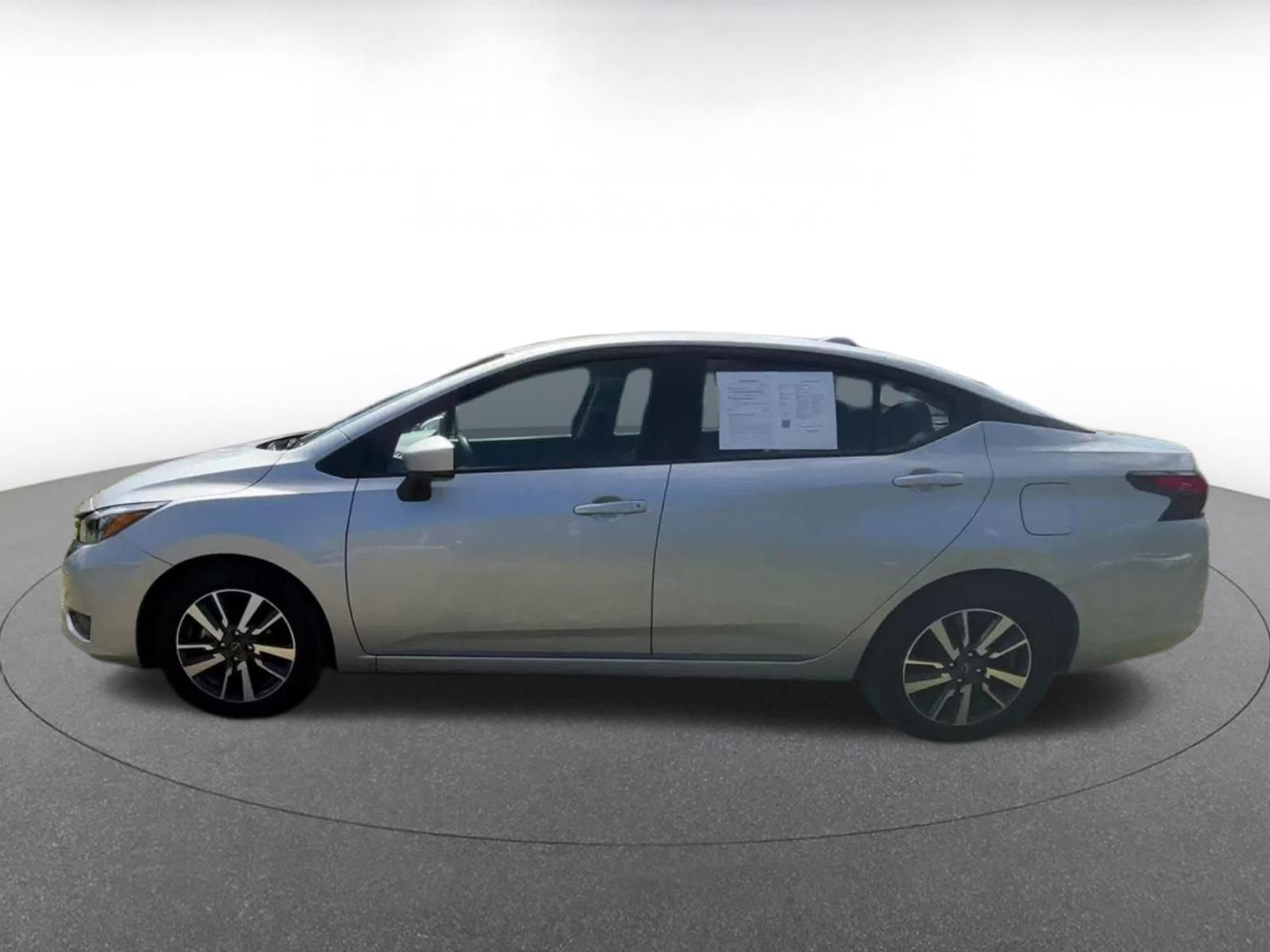 Used 2025 Nissan Versa SV FWD image 9