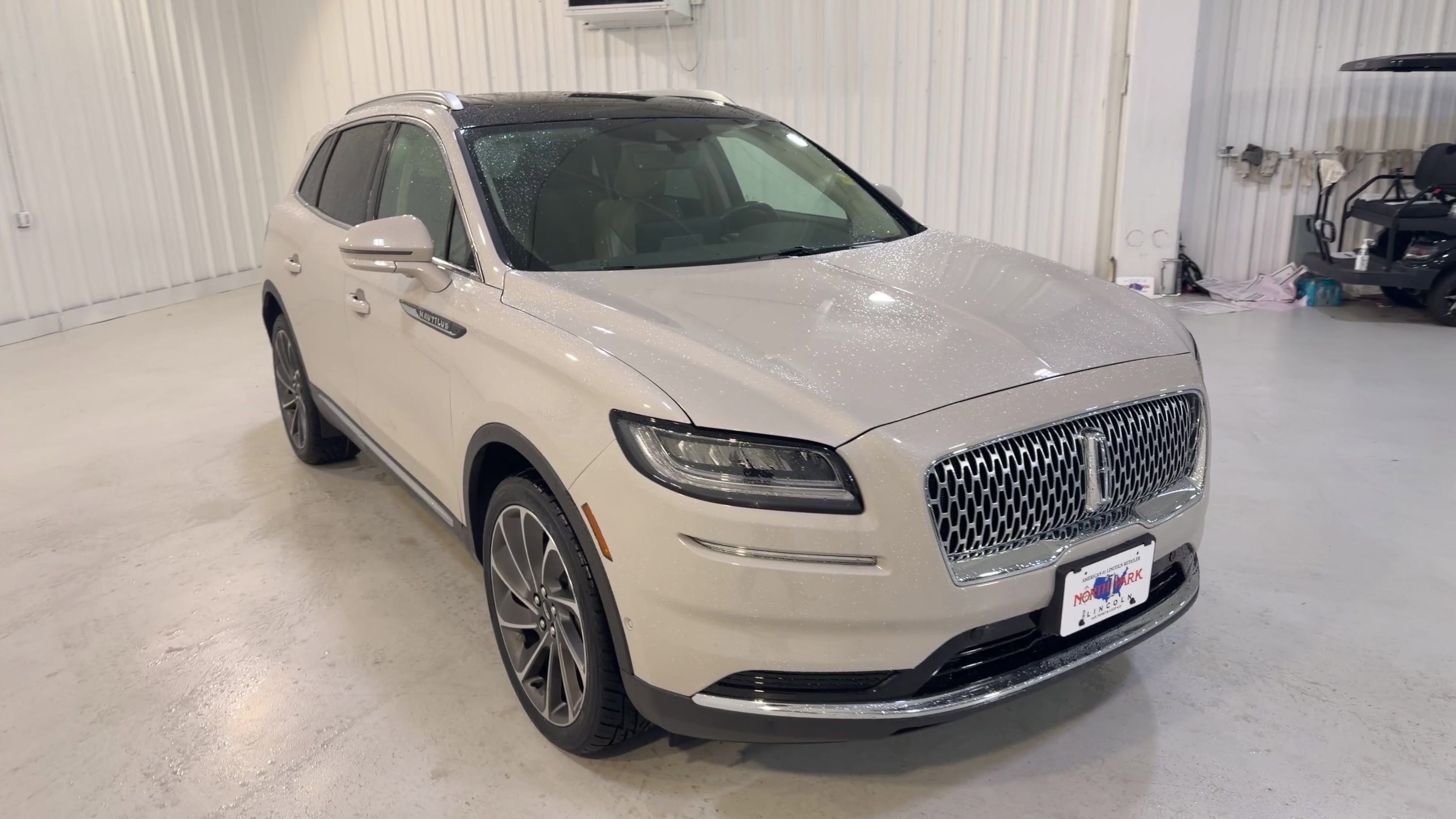 Used 2022 Lincoln Nautilus Reserve w/ Equipment Group 201A AWD/4WD image 3