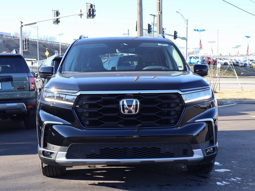 Certified 2025 Honda Pilot Elite image 2
