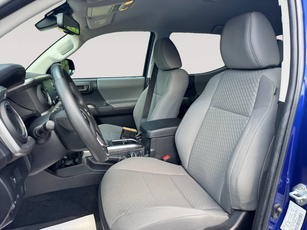 Used 2023 Toyota Tacoma SR5 AWD/4WD image 9