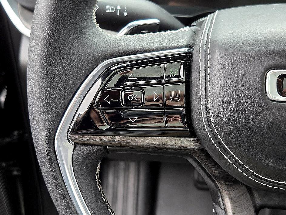 Used 2023 Jeep Grand Cherokee L Overland image 27
