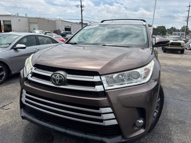 Used 2017 Toyota Highlander XLE FWD image 25