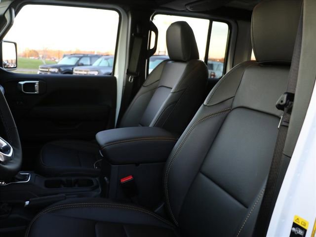 Used 2025 Jeep Wrangler Sahara image 20