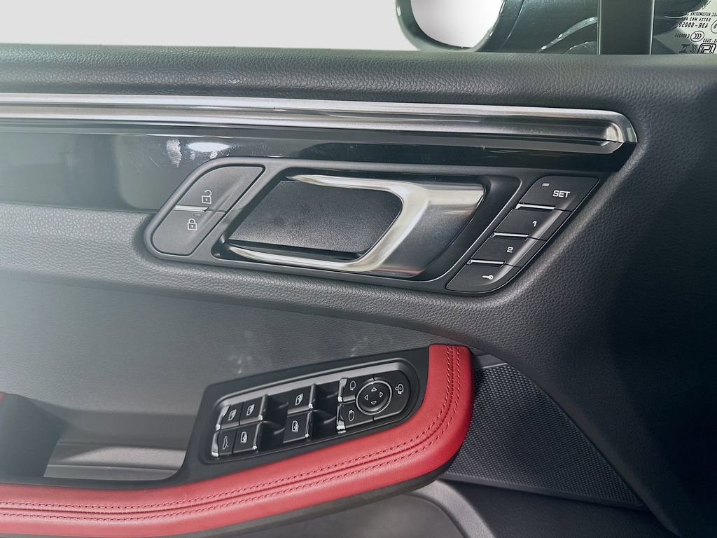 Certified 2026 Porsche Macan AWD/4WD image 20