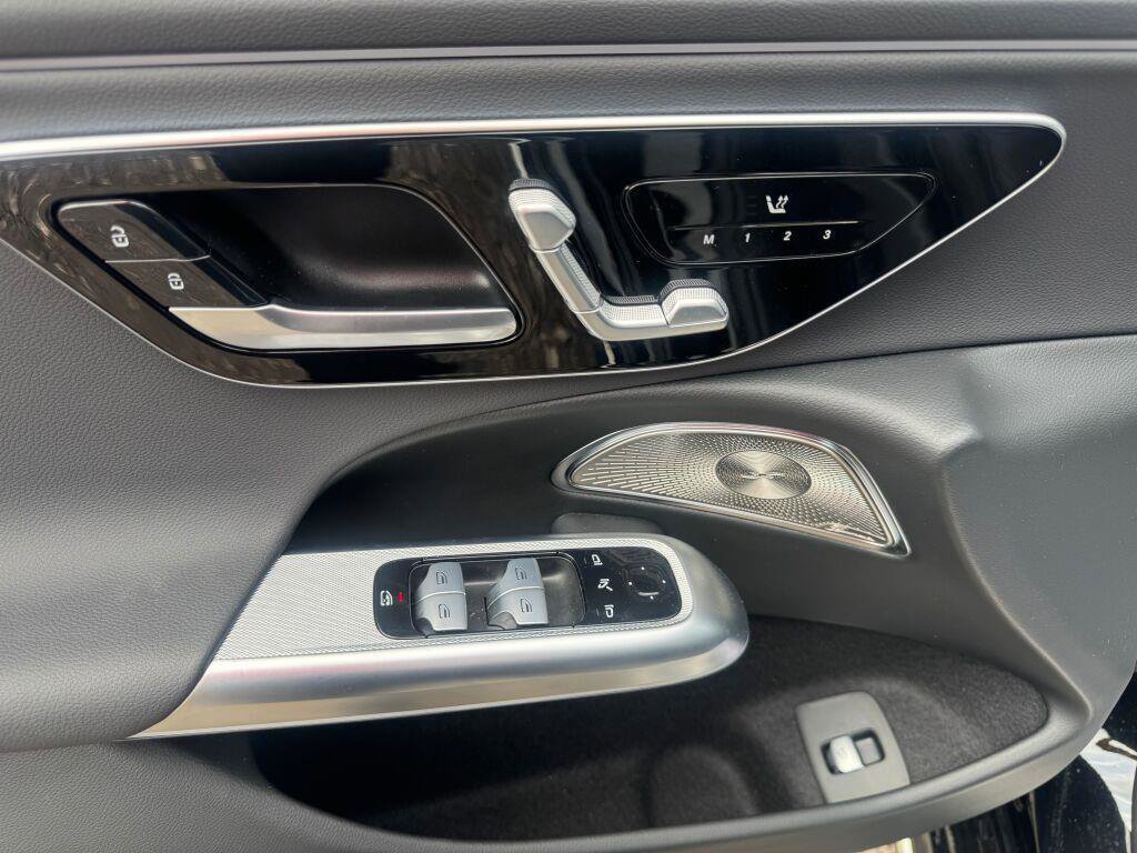 Used 2024 Mercedes-Benz E 350 4MATIC Sedan image 11