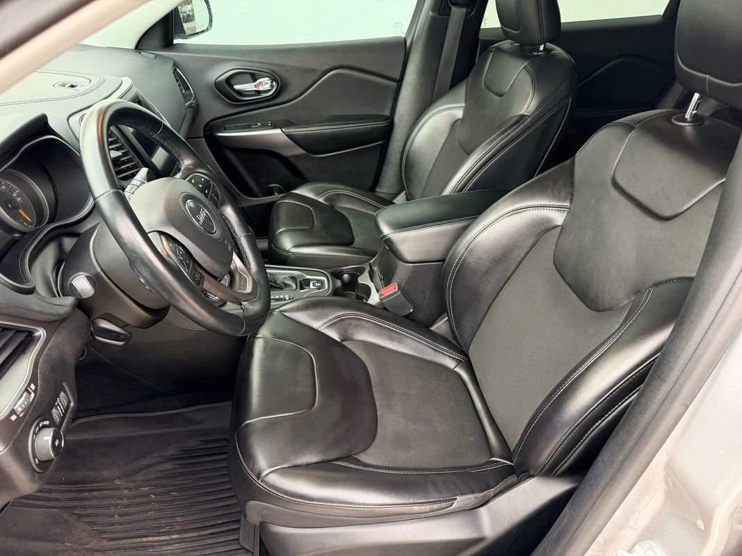 Used 2021 Jeep Cherokee Latitude Plus w/ Mopar Interior Package image 17