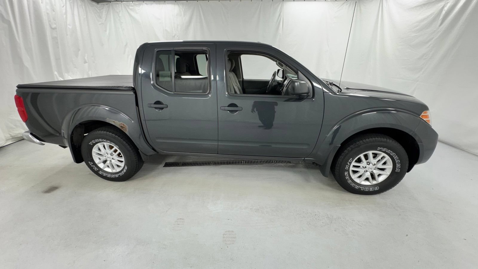 Used 2014 Nissan Frontier SV w/ SV Value Truck Package AWD/4WD image 2