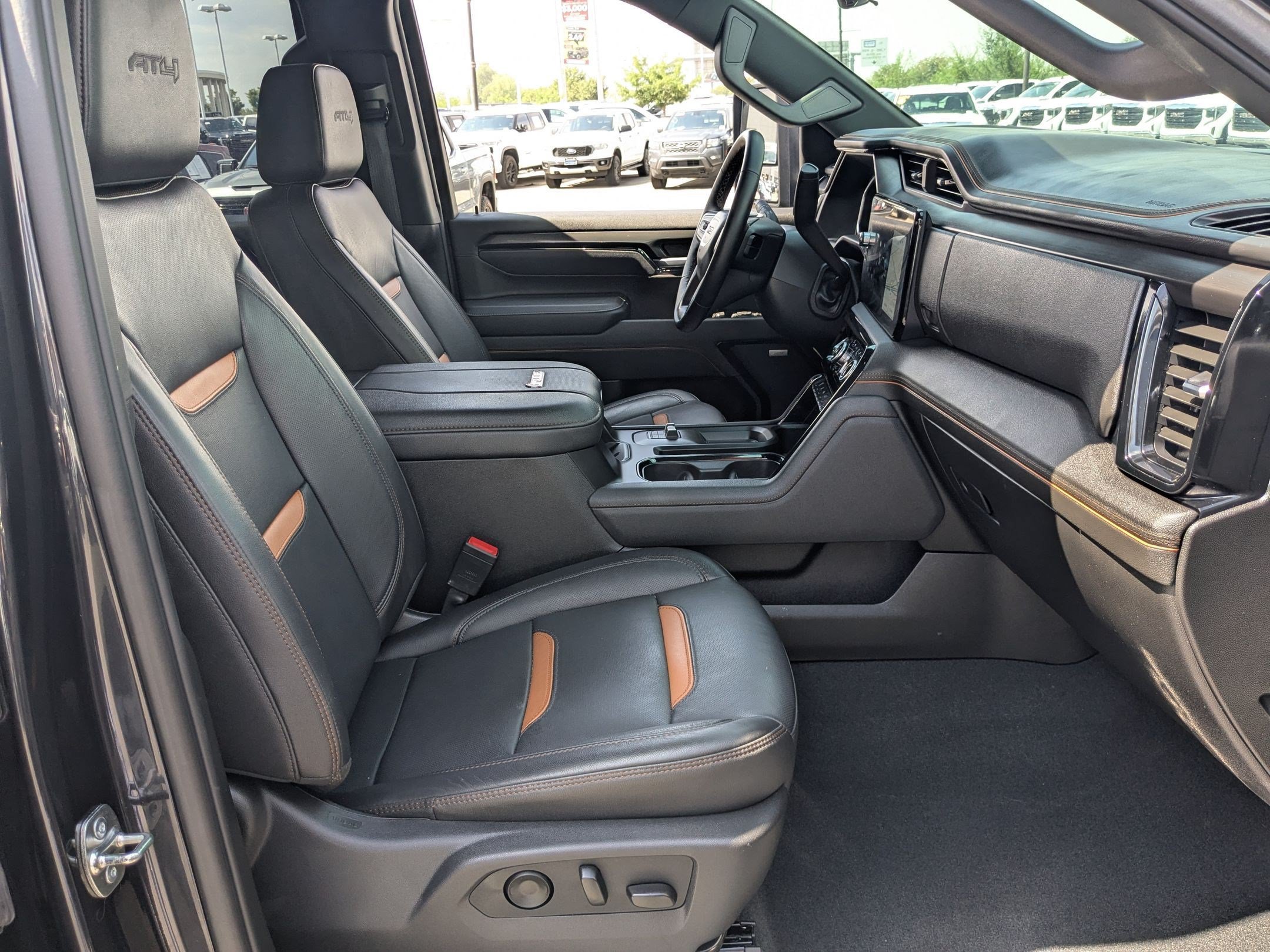 Used 2025 GMC Sierra 3500 AT4 w/ AT4 Premium Plus Package AWD/4WD image 32