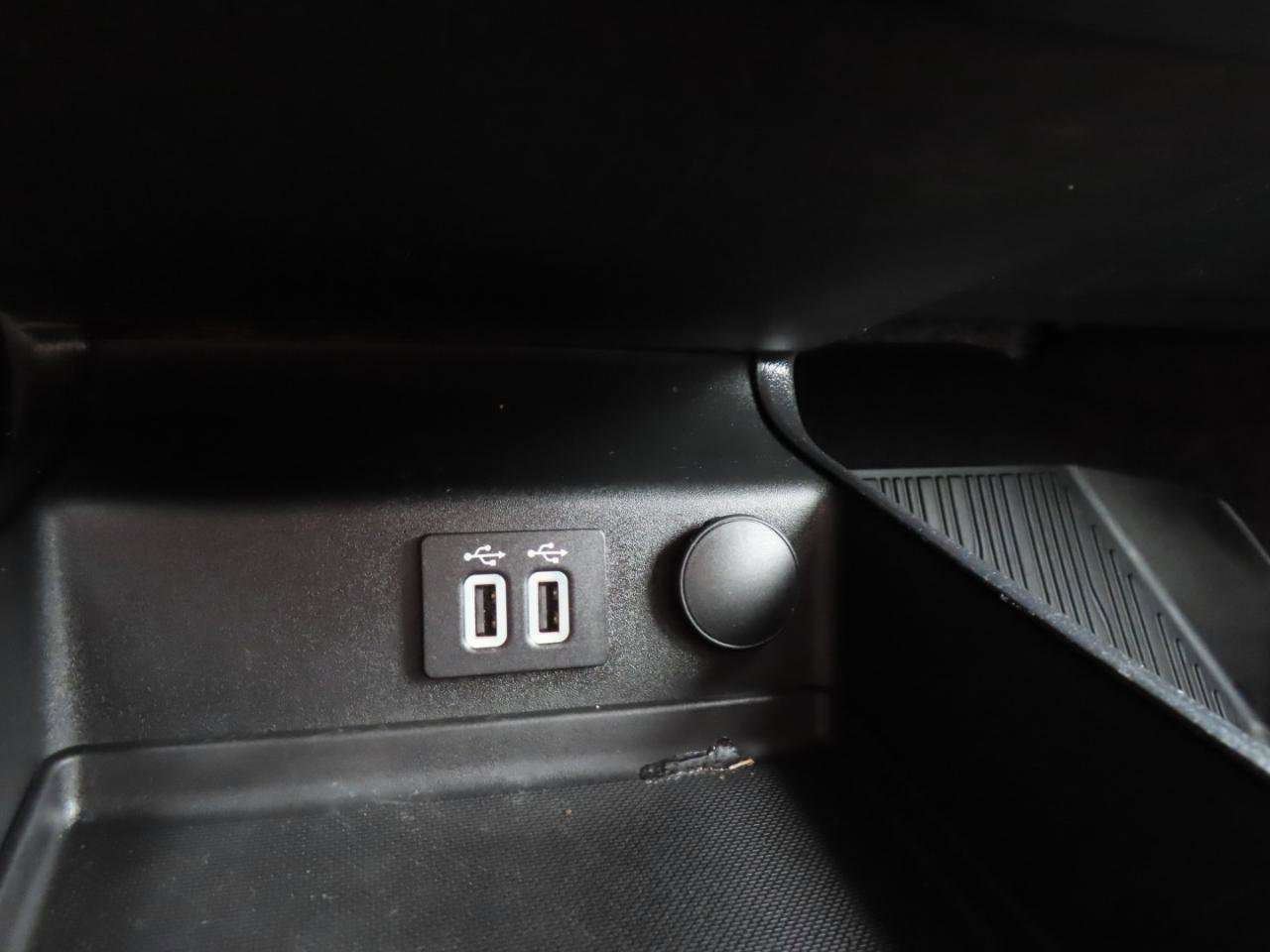 Used 2020 Ford Fusion SE FWD image 26