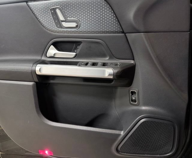 Used 2025 Mercedes-Benz GLB 250 image 21