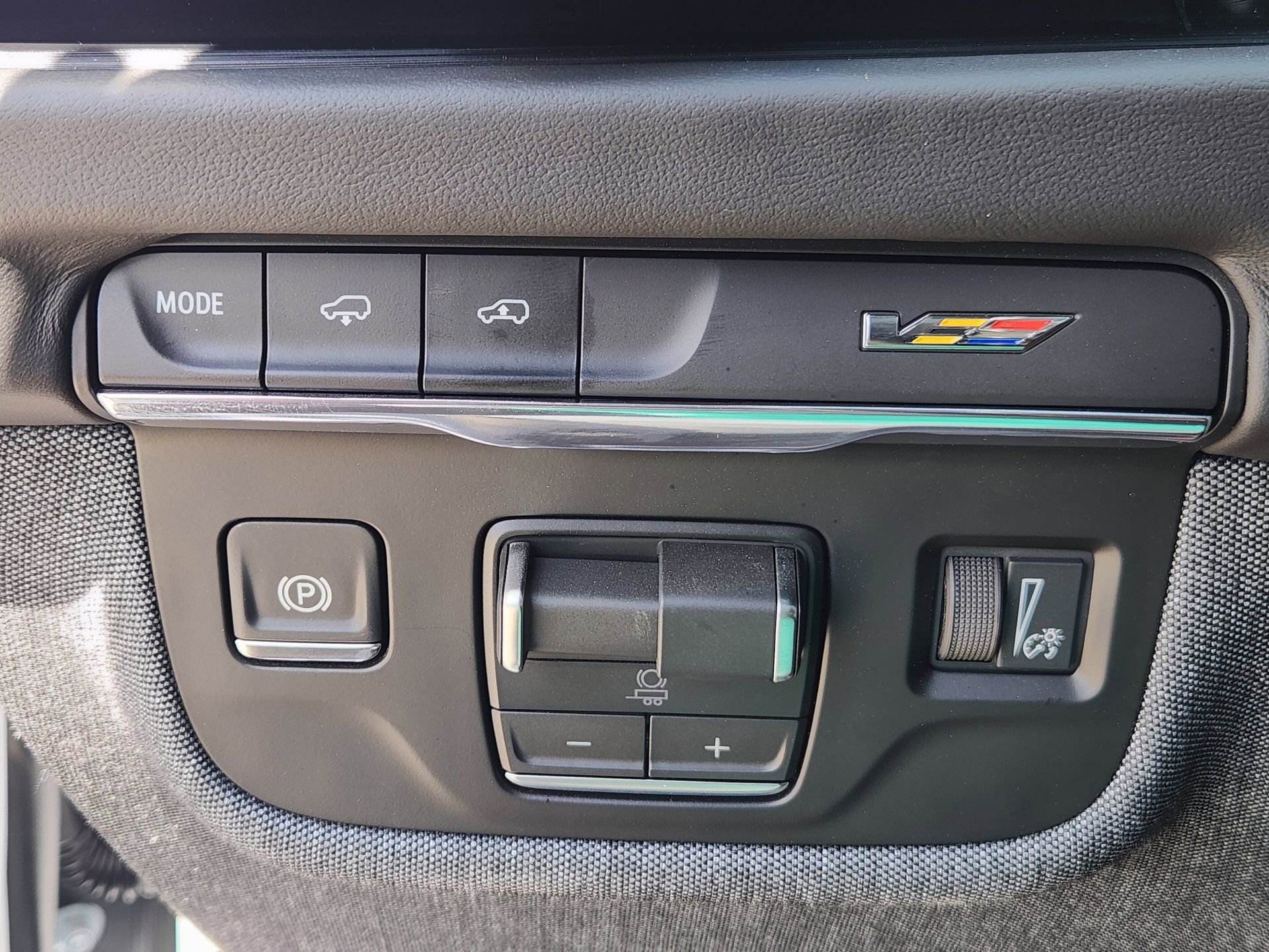 Used 2026 Cadillac Escalade V w/ LPO, ONYX Package image 9