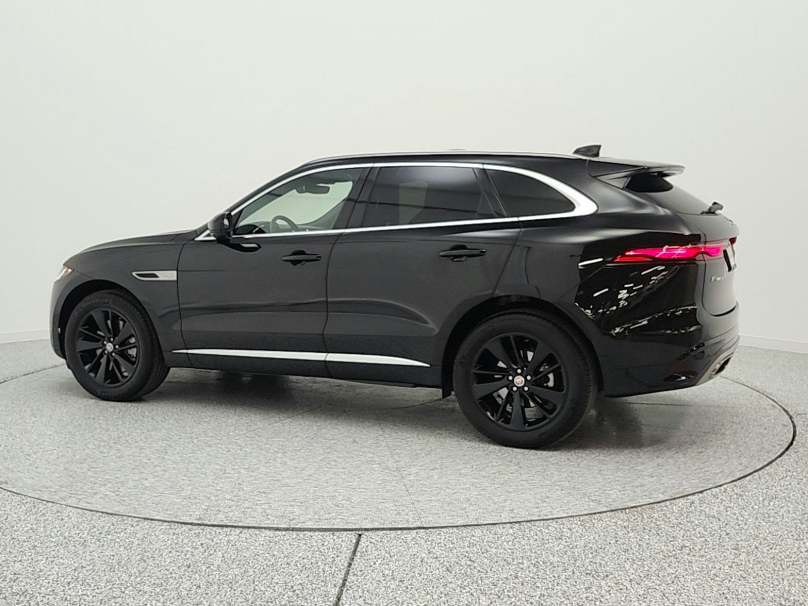 Used 2021 Jaguar F-PACE R-Dynamic S AWD/4WD image 8