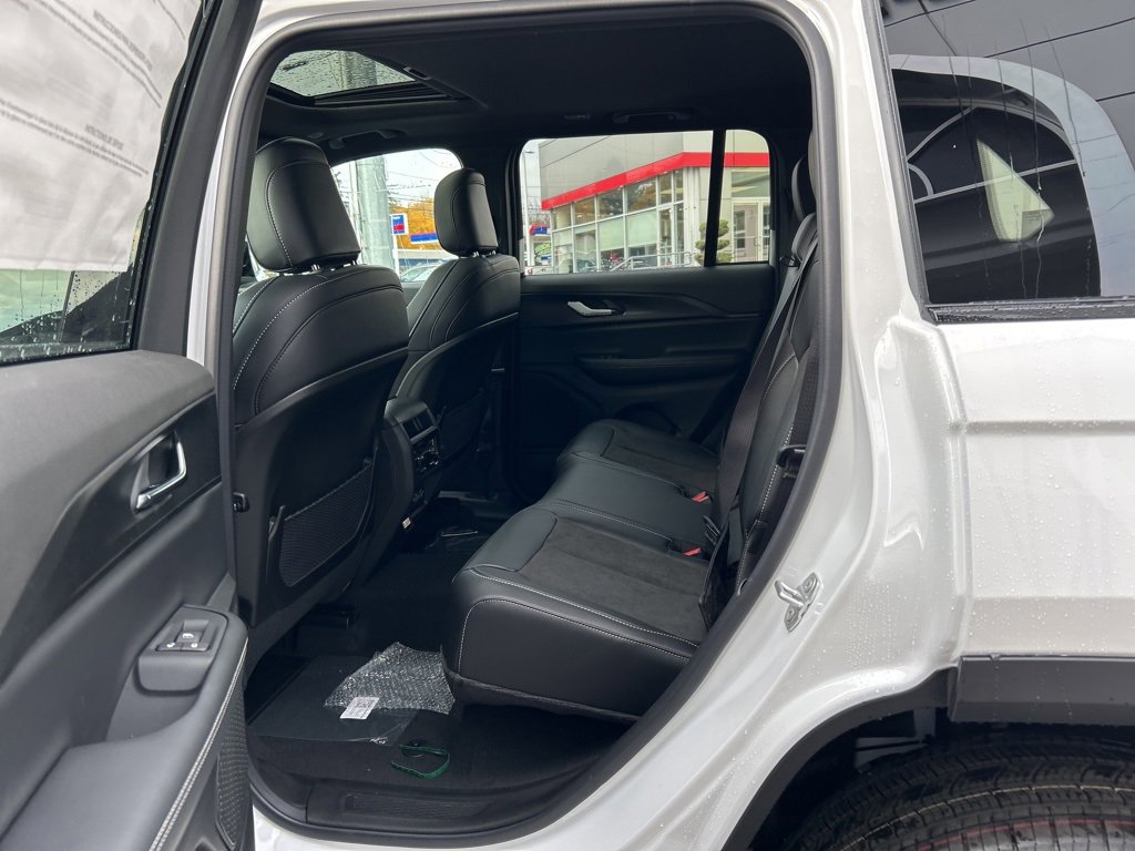 New 2025 Jeep Grand Cherokee 4WD image 10