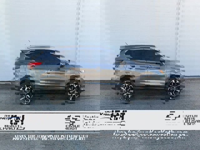 Used 2018 Nissan Rogue Sport SL w/ SL Premium Package image 3