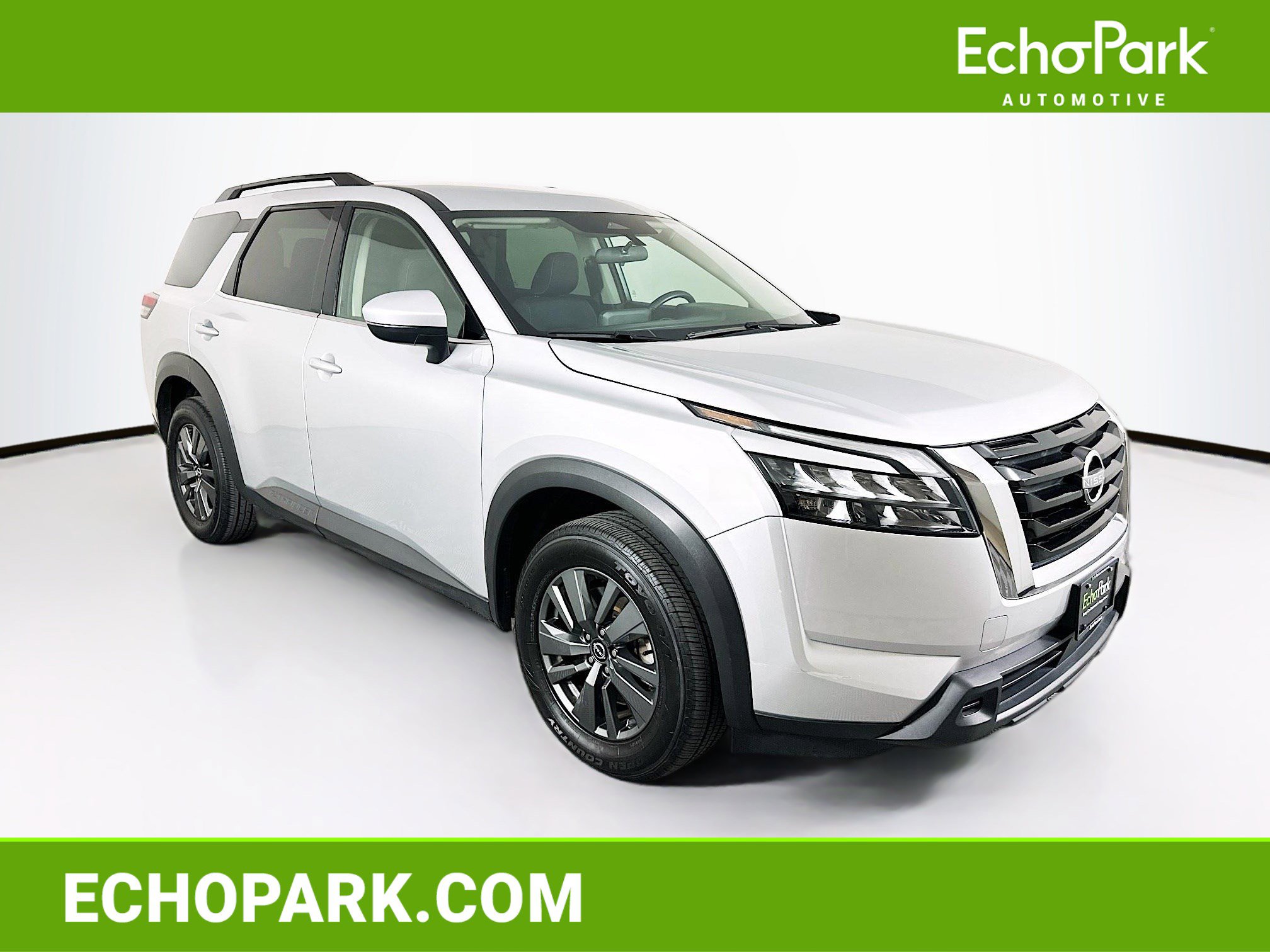 Used 2024 Nissan Pathfinder SV image 1