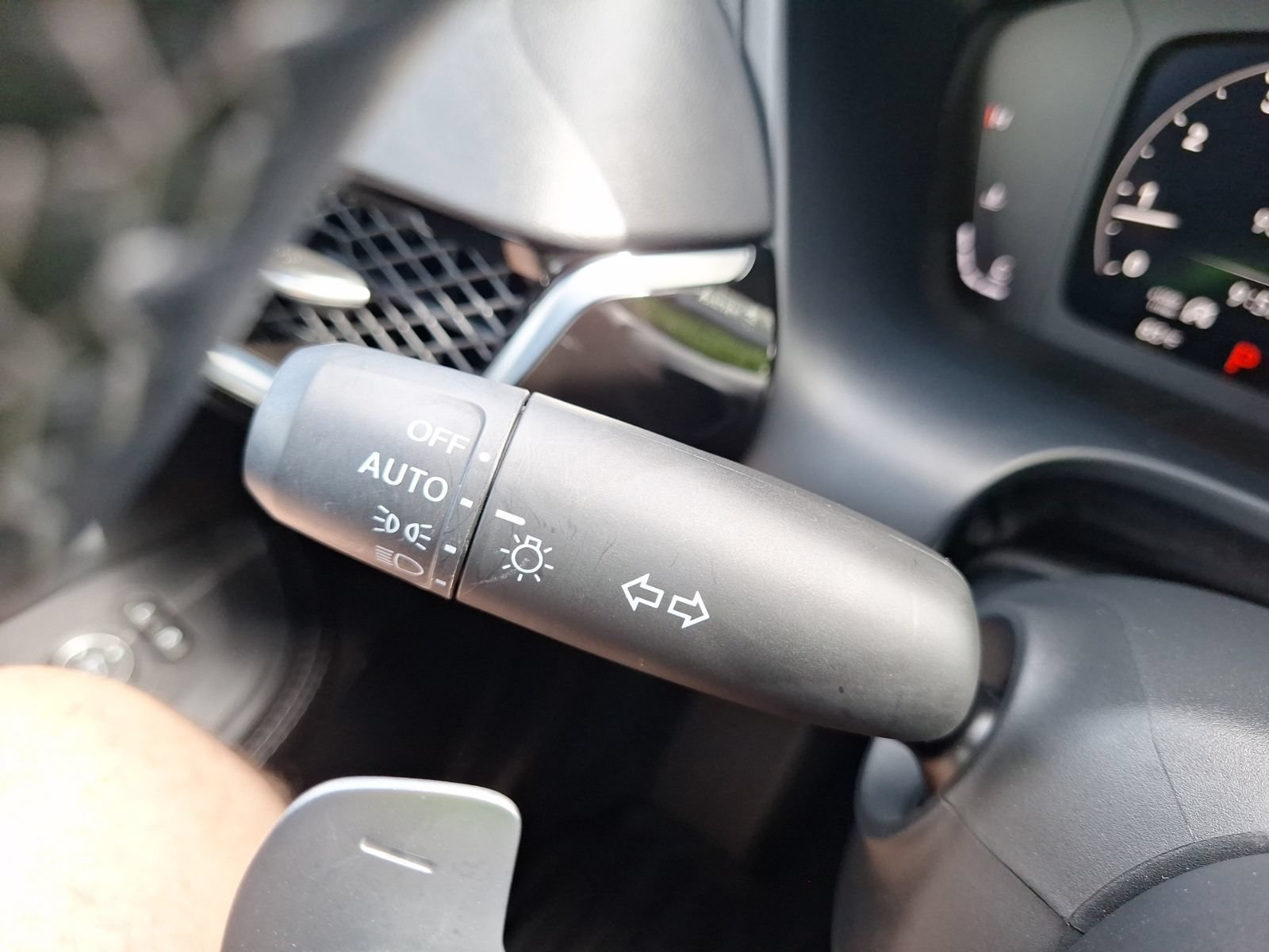 Used 2025 Acura ADX FWD image 21
