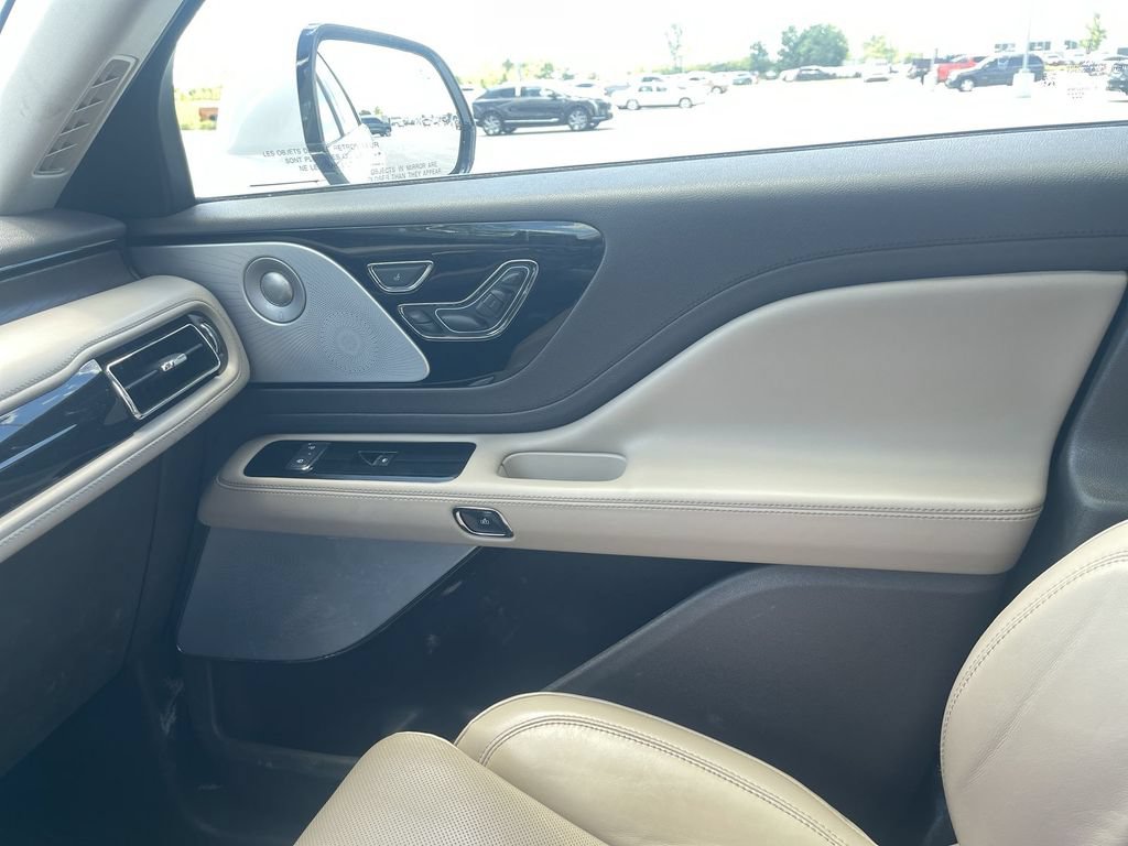 Used 2022 Lincoln Aviator Reserve w/ Equipment Group 201A AWD/4WD image 31