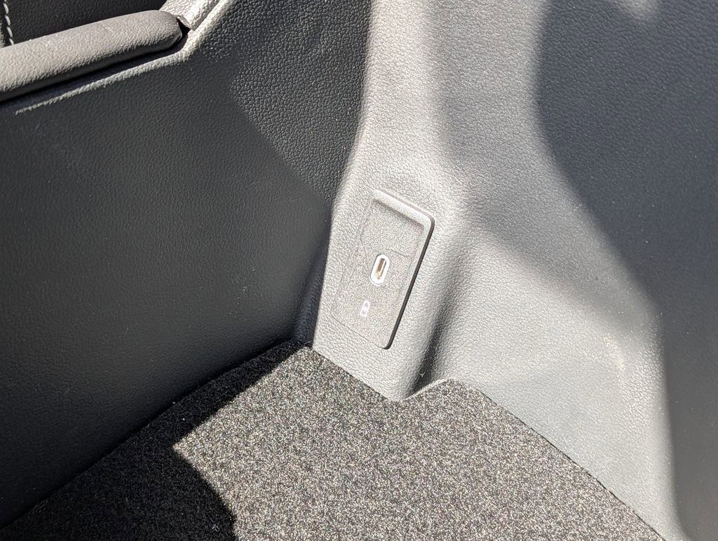 Used 2025 Volkswagen Atlas SE AWD/4WD image 48