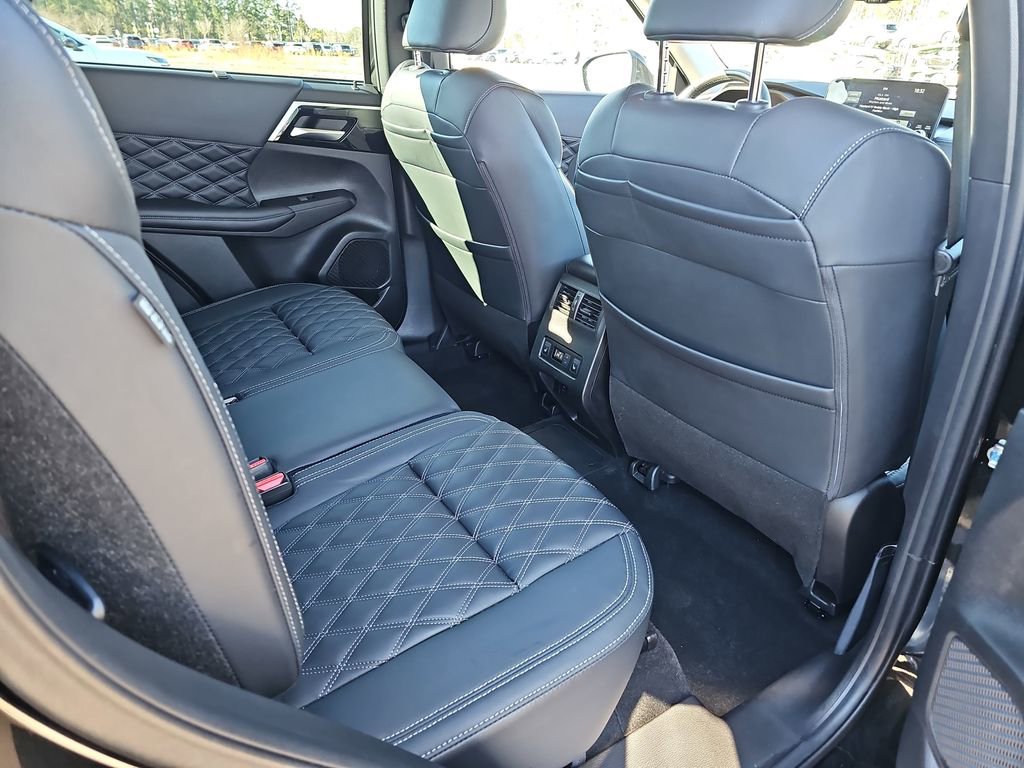 Used 2023 Mitsubishi Outlander SEL image 14