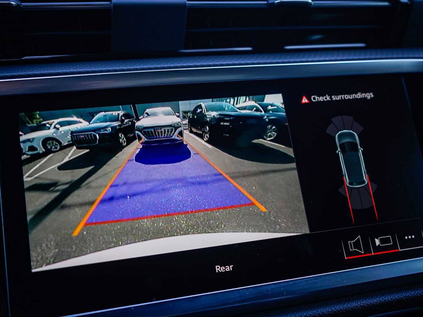 Used 2025 Audi Q3 2.0T Premium image 24