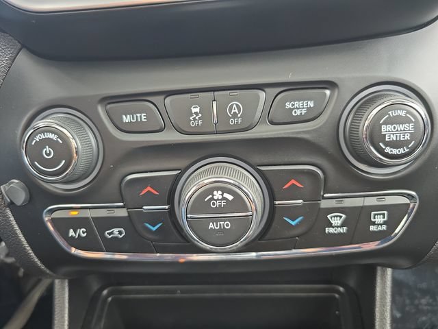 Used 2019 Jeep Cherokee Limited w/ Luxury Group AWD/4WD image 26