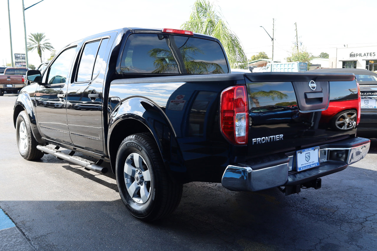 Used 2013 Nissan Frontier SV image 3