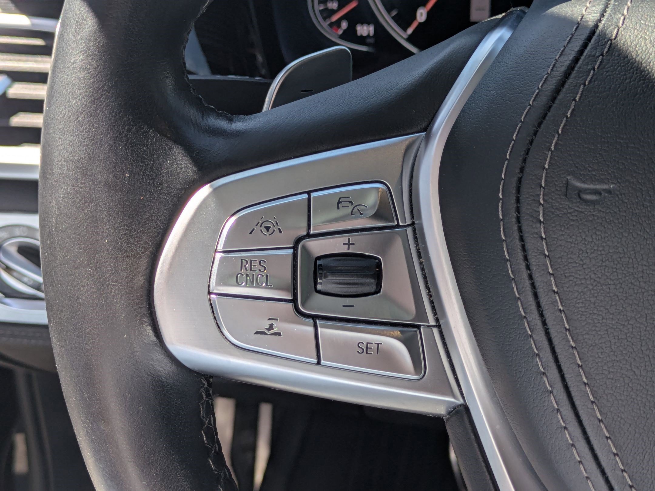 Used 2019 BMW 750i w/ M Sport Package RWD image 18