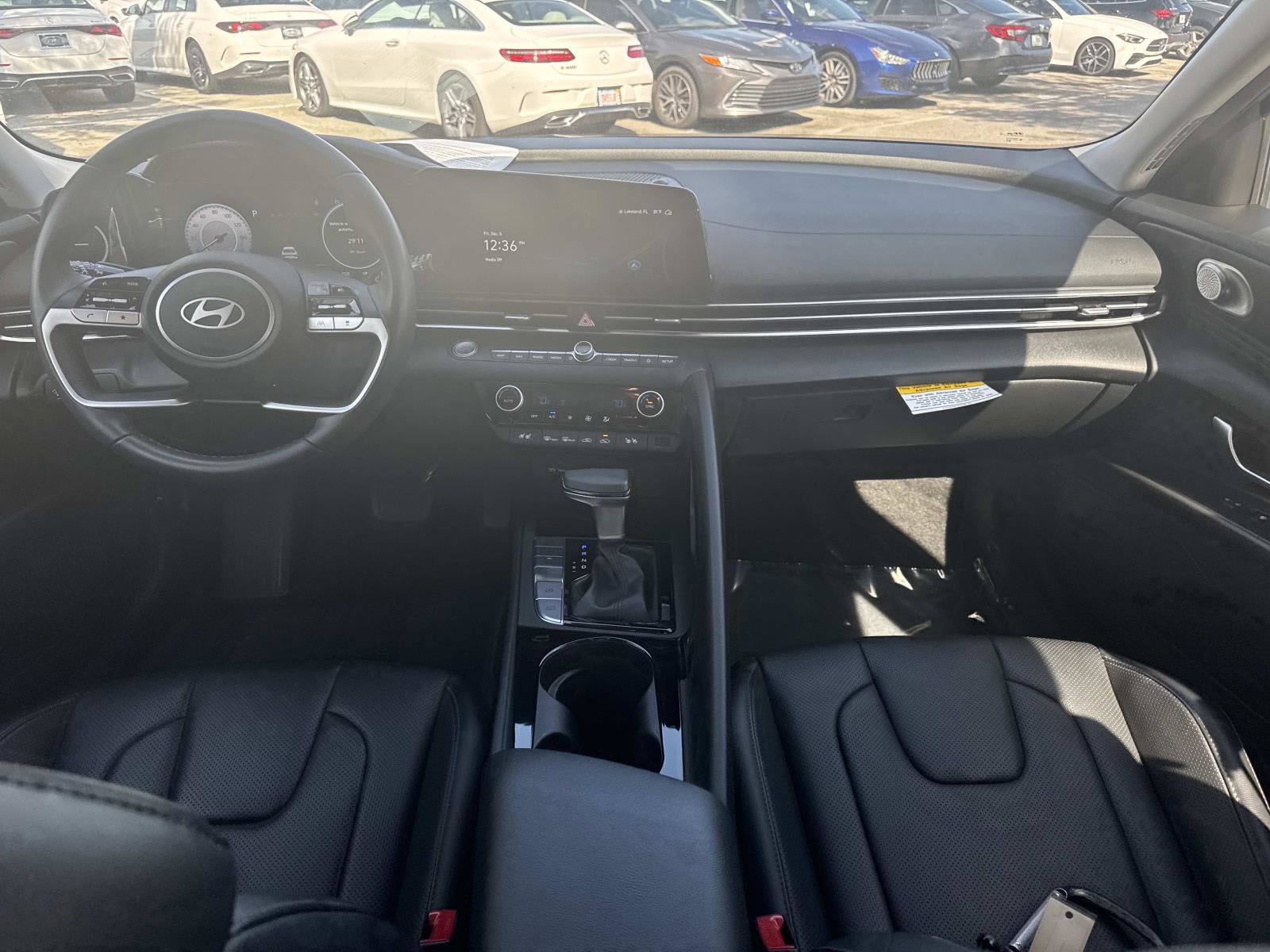 Used 2024 Hyundai Elantra Limited image 13